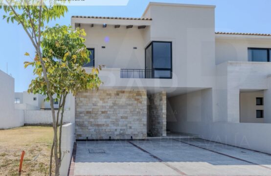 Casa Mayorazgo Residencial Santa Elena