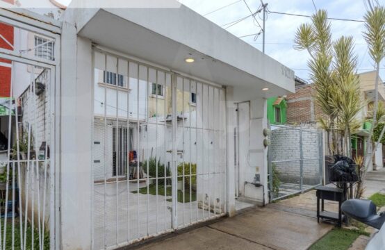 Casa Jardines del Bosque 112 A