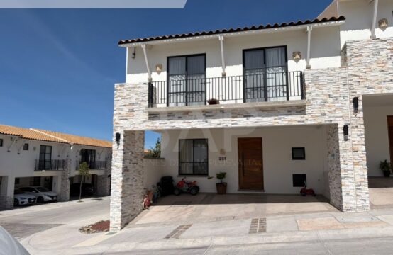 Casa Lombardía 201